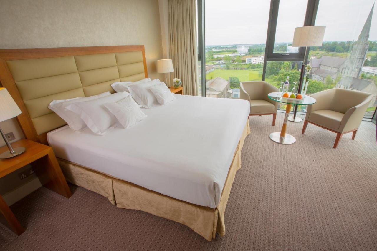 Sheraton Athlone Hotel Exterior foto