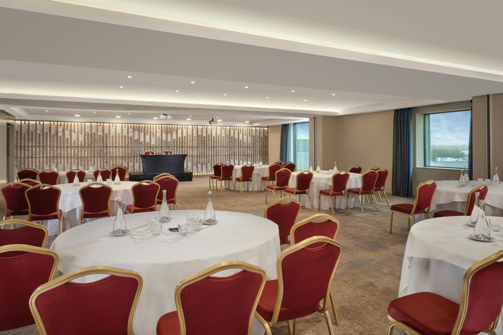 Sheraton Athlone Hotel Exterior foto